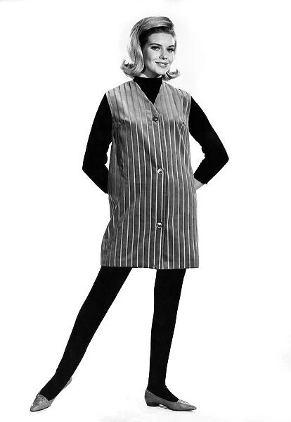 Clothing Fashion 1965: Model Maureen Walker. March 1965 P021553