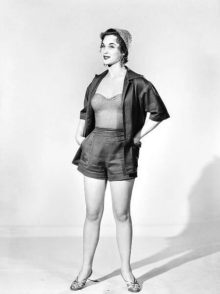 Clothing: Fashion: Beachwear. 1955 B244-001