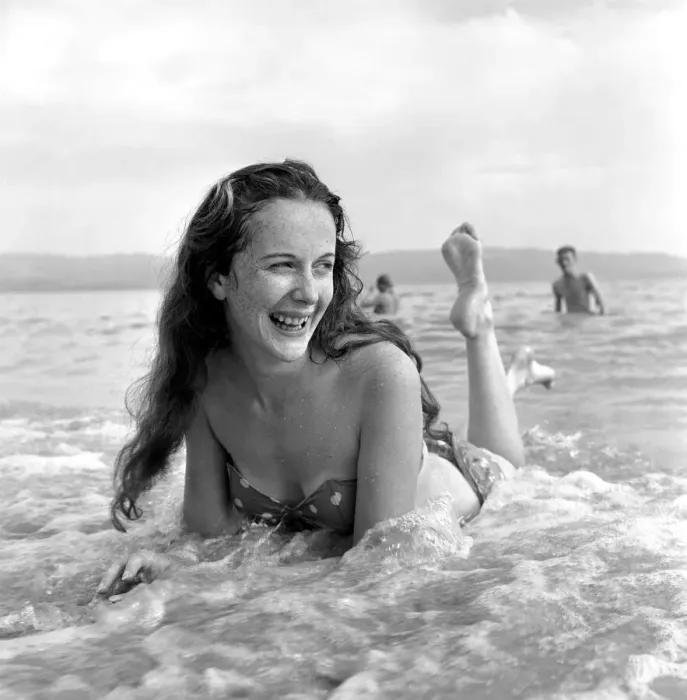 Framed Print : Clothing: Fashion: Beachwear: Holidaymakers: Bathing: Beauties seen here cooling off in