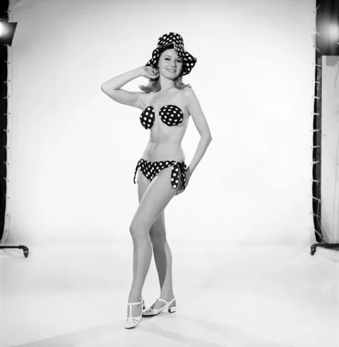 Framed Print : Clothing: Fashion: Beachwear: Woman (Vyvyan Dunbar) seen here wearing matching spotted Framed Print : Clothing: Fashion: Beachwear: Woman (Vyvyan Dunbar) seen here wearing matching spotted