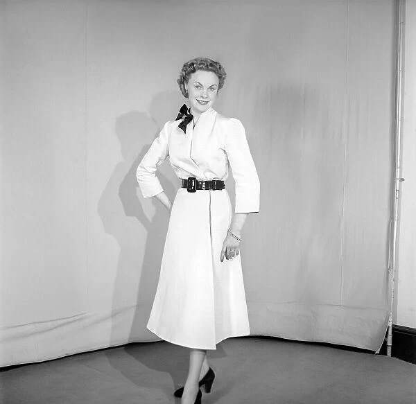 Clothing: Fashion: Coats. Woman wearing full length coat. 1956 B133-001