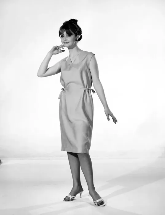 Framed Print : Clothing: Fashion: Dress: Draw string dress modelled by Carol Hartley. 1966 B1897-002 Framed Print : Clothing: Fashion: Dress: Draw string dress modelled by Carol Hartley. 1966 B1897-002