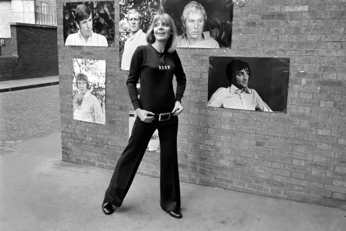 Framed Print : Clothing fashion: Football fashion. December 1969 Z11686-011 Framed Print : Clothing fashion: Football fashion. December 1969 Z11686-011