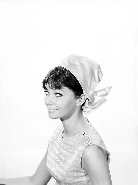 Clothing: Fashion: Hats: Woman wearing hat. 1962 B1544-036