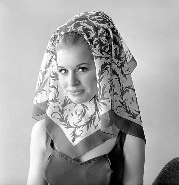 Clothing: Fashion: Headscarf. 1966 B1921-001