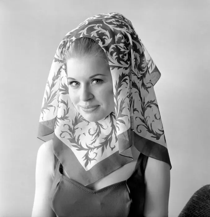 Framed Print : Clothing: Fashion: Headscarf. 1966 B1921-001