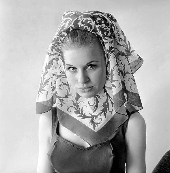 Clothing: Fashion: Headscarf. 1966 B1921-002
