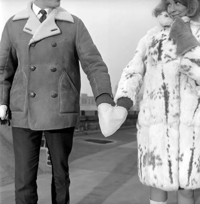 Framed Print : Clothing: Fashion: Hold hand gloves: Couple (Marilyn Rickard and Roy Curtis