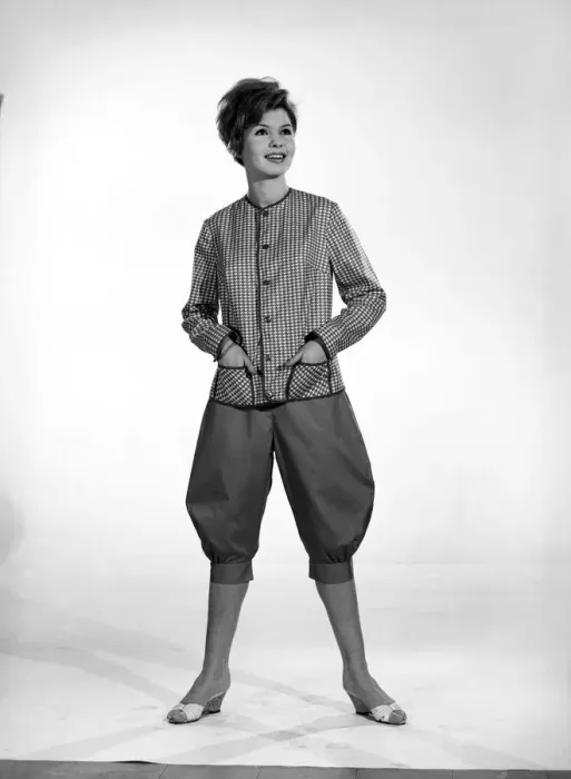 Framed Print : Clothing: Fashion: Jacket. Woman wearing plus four trousers and jacket