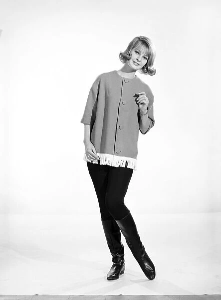 Clothing: Fashion: Jackets: Dawn Chapman modelling a fringed Jacket. 1965 B1714a-004
