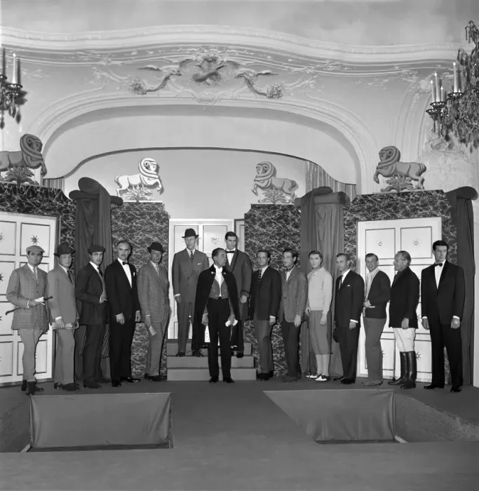 Framed Print : Clothing: Fashion: Menswear: Mens fashion show in Central London. 1962 B1257-012