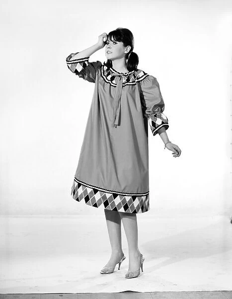 Clothing: Fashion: Mexican fashions. 1965 B1894-001