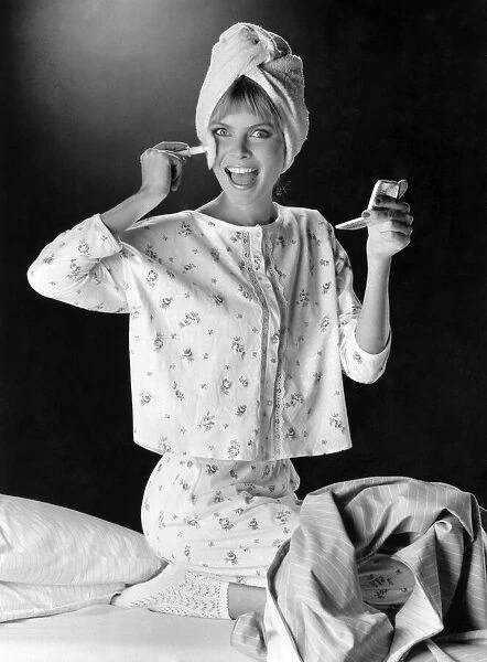 Clothing: Fashion: Nightwear: Cropped rosebud pyjamas. September 1987 P021723