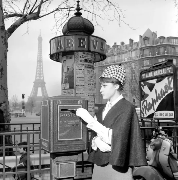 Framed Print : Clothing: Fashion: Paris: Woman modelling cape and cape in Paris. May 1963 B1612H-004 Framed Print : Clothing: Fashion: Paris: Woman modelling cape and cape in Paris. May 1963 B1612H-004