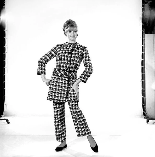 Clothing: Fashion: Trouser Suit: Margaret Lorraine modelling a jig-saw pattern trouser
