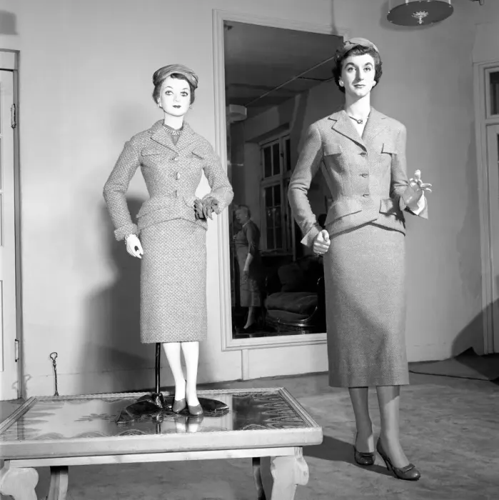 Framed Print : Clothing Fashions 1954: Mannequin modelling the latest twin set. 1954 A107-004