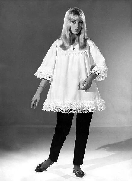 Clothing Fashions 1966: Jennifer Baker. January 1966 P006674