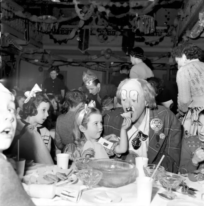 Framed Print : A clown at a childrens party. December 1953 D7572 Framed Print : A clown at a childrens party. December 1953 D7572