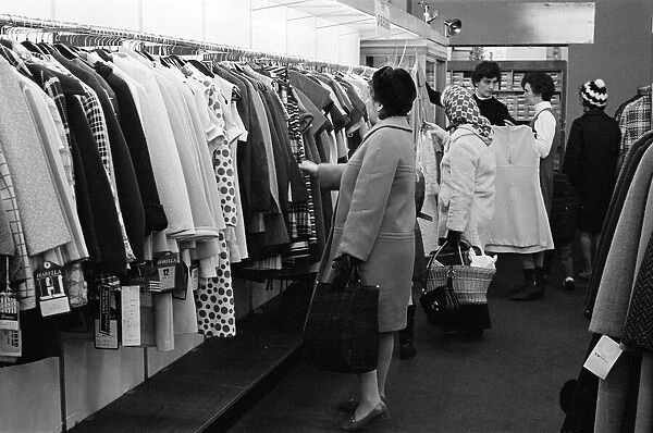 CO-OP Sale, Guildford, Surrey, Thursday 7th January 1971