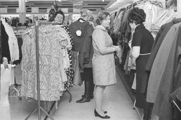Framed Print : CO-OP Sale, Guildford, Surrey, Thursday 7th January 1971 Framed Print : CO-OP Sale, Guildford, Surrey, Thursday 7th January 1971
