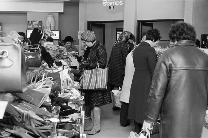 Framed Print : CO-OP Sale, Guildford, Surrey, Thursday 7th January 1971 Framed Print : CO-OP Sale, Guildford, Surrey, Thursday 7th January 1971