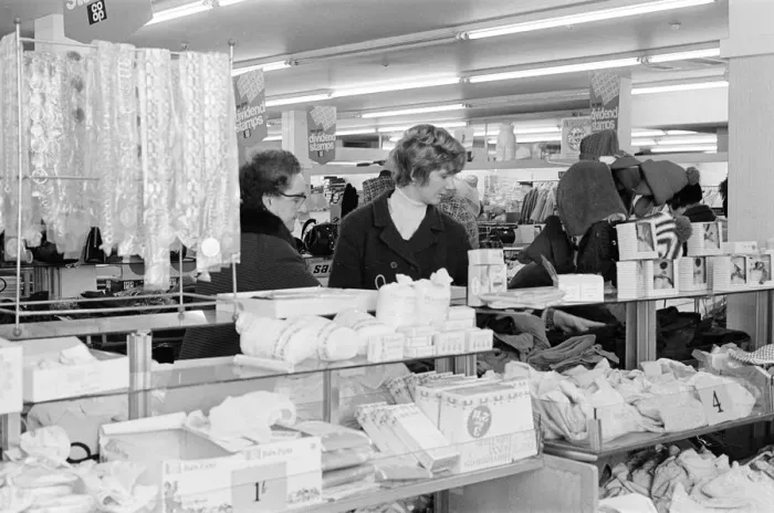 Framed Print : CO-OP Sale, Guildford, Surrey, Thursday 7th January 1971 Framed Print : CO-OP Sale, Guildford, Surrey, Thursday 7th January 1971