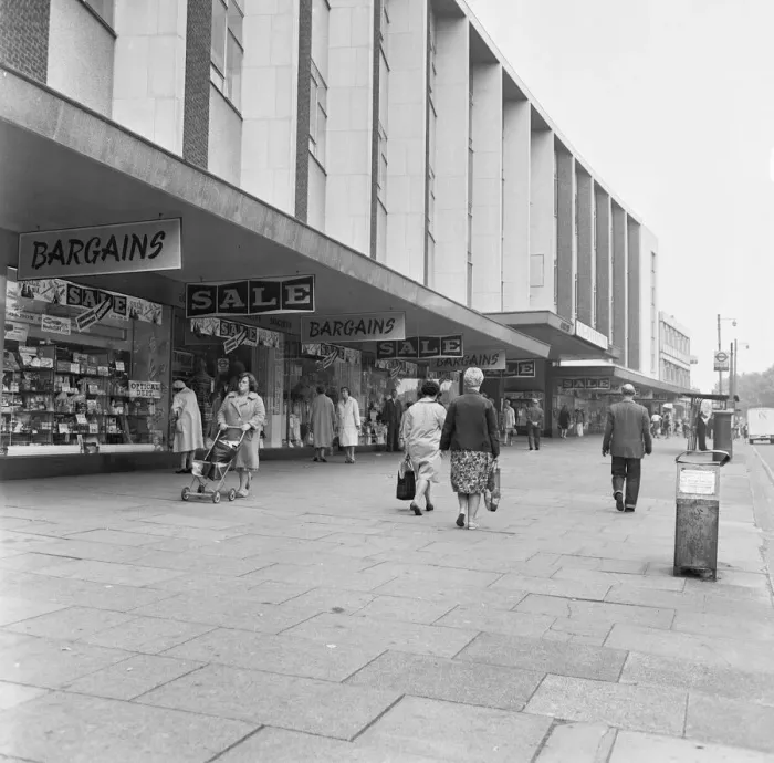 Framed Print : Co-Op supermarket in Stratford, London 15th July 1967 Framed Print : Co-Op supermarket in Stratford, London 15th July 1967
