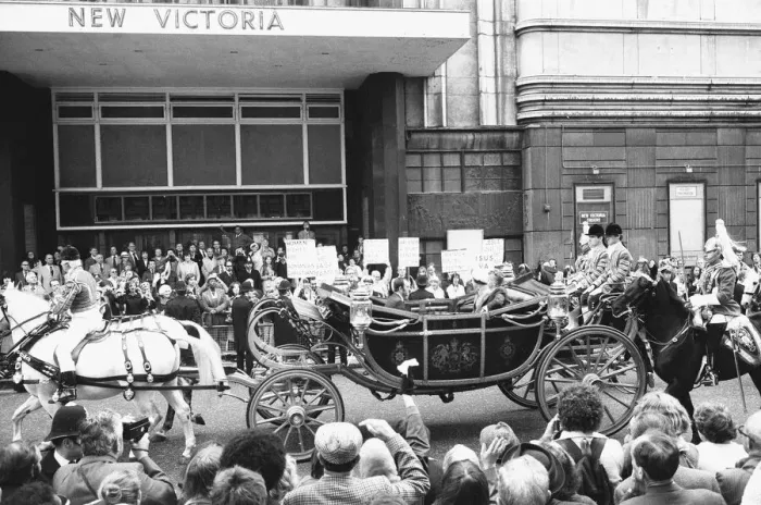 Framed Print : The coach carrying Queen Elizabeth II and President Nicolae Ceausescu seen here leaving Framed Print : The coach carrying Queen Elizabeth II and President Nicolae Ceausescu seen here leaving