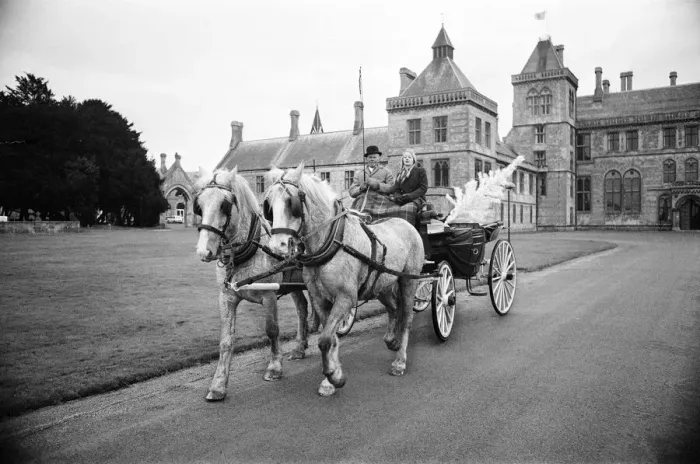 Framed Print : Coach and Horses, being used to beat the fuel shortage at Walton Hall, Walton Framed Print : Coach and Horses, being used to beat the fuel shortage at Walton Hall, Walton