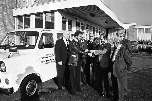 A coach is present to Thornaby Youth Centre. 1977