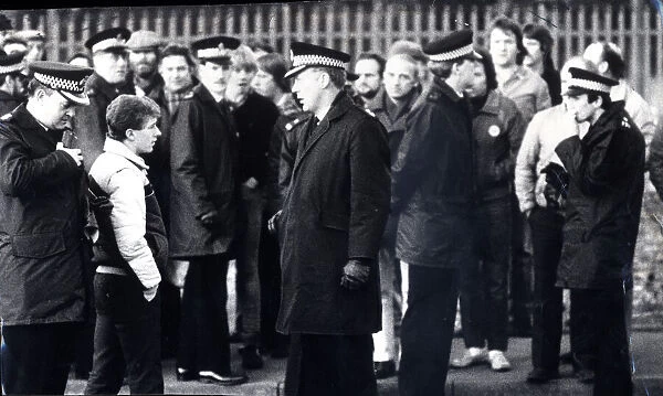 Coal miners dispute March 1984 defiant miner John McDonald strides up to main gate