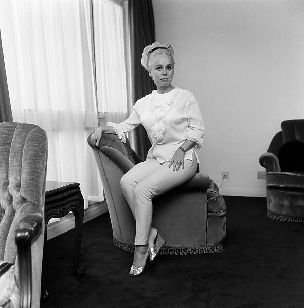 Cockney actress Barbara Windsor in her new £10, 000 flat. 17th August 1964