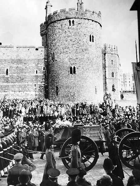 Coffin of King George VI funeral at Windsor 1952 on its way to St George