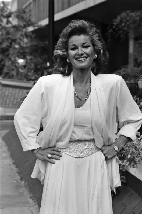 Framed Print : Colbys star Stephanie Beacham is back in Britain on a private visit. 30th May 1986 Framed Print : Colbys star Stephanie Beacham is back in Britain on a private visit. 30th May 1986