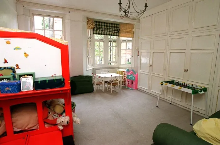 Framed Print : Coleherne Court Flat August 1998 Princess Diana former Bedroom in which she once