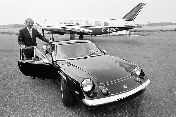Colin Chapman (l) founder of the sports car company Lotus Cars