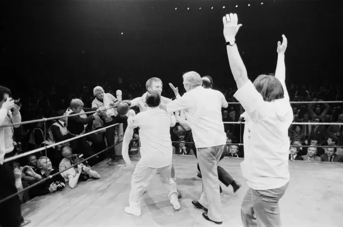 Framed Print : Colin Jones v Kirkland Laing for the British Welterweight Title