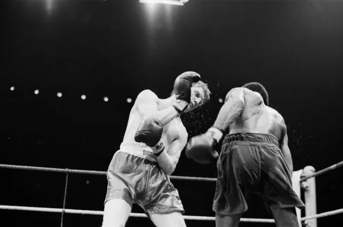 Framed Print : Colin Jones v Kirkland Laing for the British Welterweight Title