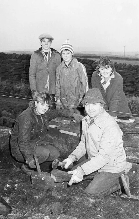 Framed Print : Colne Valley school children dry stone walling at Delves Moor Farm, Slaithwaite Framed Print : Colne Valley school children dry stone walling at Delves Moor Farm, Slaithwaite
