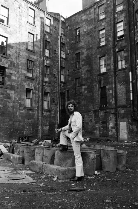 Framed Print : Comedian Billy Connolly in Glasgow, Scotland. 3rd April 1975 Framed Print : Comedian Billy Connolly in Glasgow, Scotland. 3rd April 1975