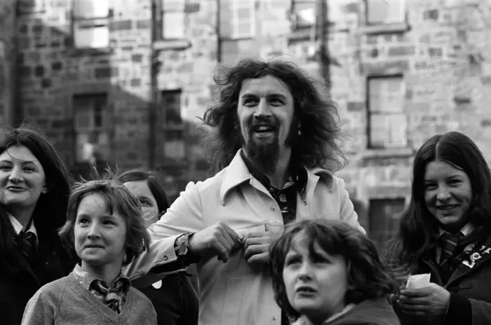 Framed Print : Comedian Billy Connolly in Glasgow, Scotland. 3rd April 1975 Framed Print : Comedian Billy Connolly in Glasgow, Scotland. 3rd April 1975
