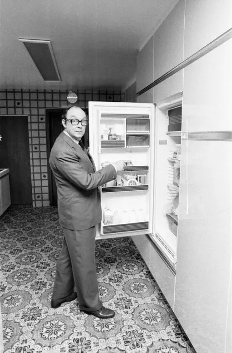 Framed Print : Comedian, Eric Morecambe, pictured at home in Harpenden, Hertfordshire, England Framed Print : Comedian, Eric Morecambe, pictured at home in Harpenden, Hertfordshire, England