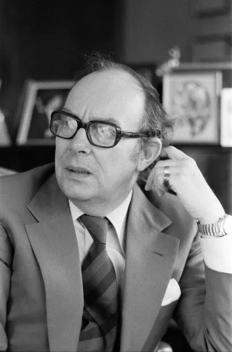 Framed Print : Comedian, Eric Morecambe, pictured at home in Harpenden, Hertfordshire, England Framed Print : Comedian, Eric Morecambe, pictured at home in Harpenden, Hertfordshire, England
