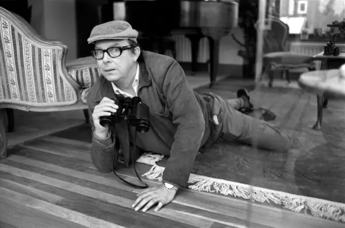 Framed Print : Comedian Eric Morecambe seen here at his Hertfordshire home 1971 71-12050-008