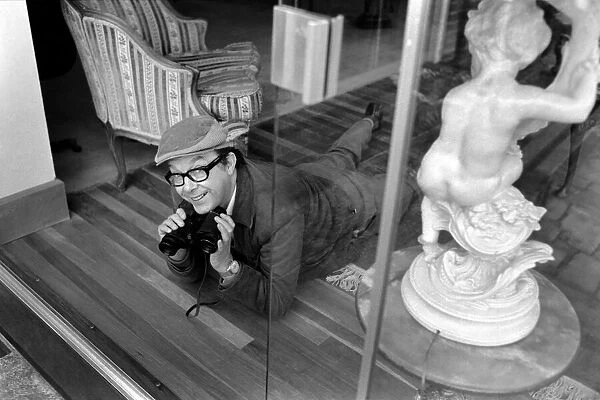 Comedian Eric Morecambe seen here at his Hertfordshire home 1971 71-12050-009
