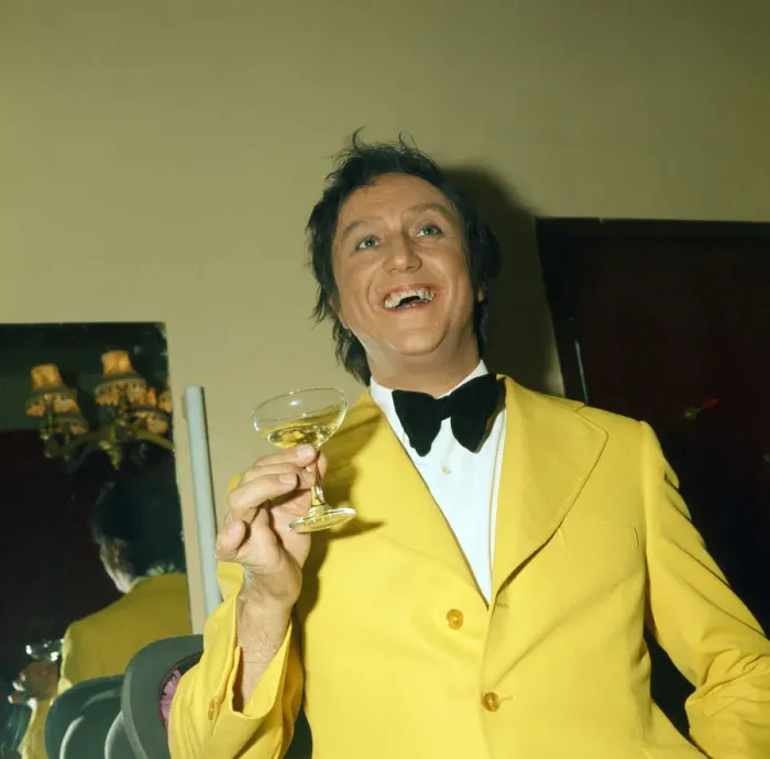Framed Print : Comedian Ken Dodd. 1975 Framed Print : Comedian Ken Dodd. 1975