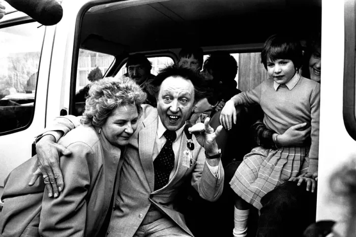 Framed Print : Comedian Ken Dodd made children from Thornhill Park School