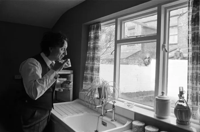 Framed Print : Comedian Ken Dodd opens flats in Ducie Street and Beaconsfield Street, Toxteth, Liverpool