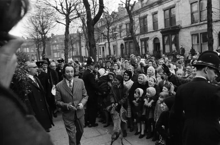 Framed Print : Comedian Ken Dodd opens flats in Ducie Street and Beaconsfield Street, Toxteth, Liverpool
