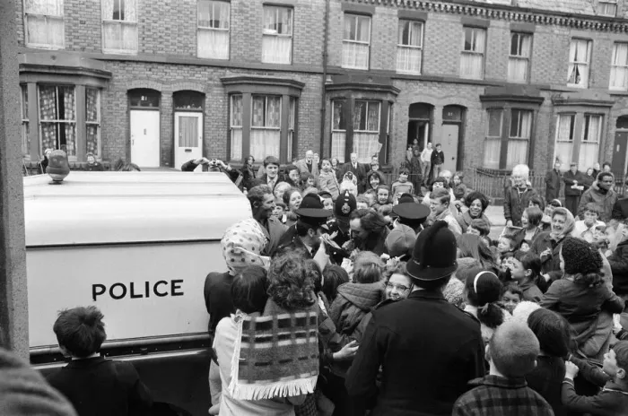 Framed Print : Comedian Ken Dodd opens flats in Ducie Street and Beaconsfield Street, Toxteth, Liverpool